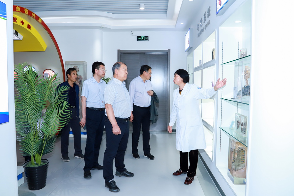 2023年6月7日 原甘肃省卫生和计划生育委员会党组副书记、副主任李存文莅临新莆京官网调研 (4)_调整大小.jpg